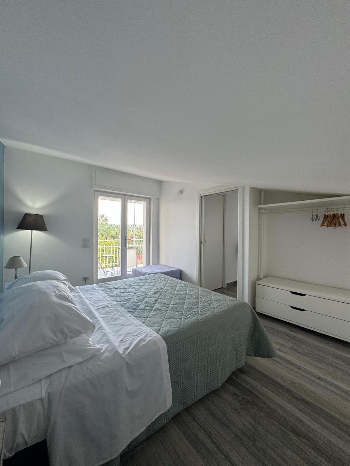 Reggine Holiday Apartments Сант'Агнело Екстериор снимка